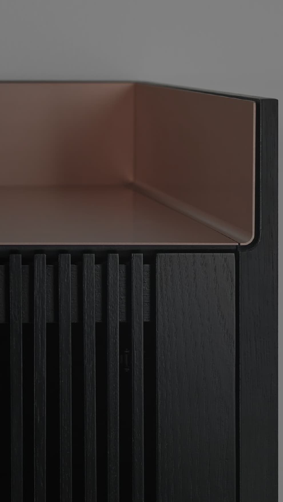 Edvard — black slatted cabinet with copper tray top